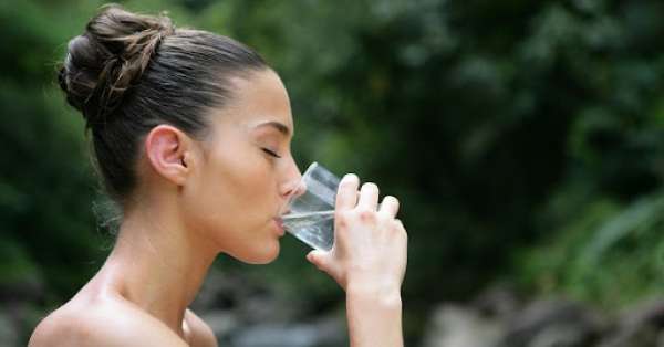 12 მნიშვნელოვანი ნიშანი იმისა, რომ საკმარის წყალს არ ვსვამთ