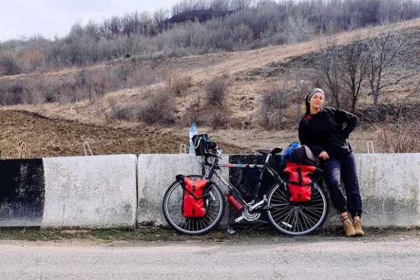 &quot;იღბლიანები ხართ, საქართველოში ყველგან მოიწყობთ თავგადასავალს&quot; - გაიცანით 26 წლის ამერიკელი გოგონა, რომელიც მსოფლიოში ველოსიპედით მოგზაურობს