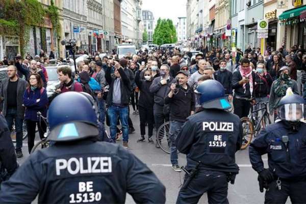 ბერლინში შეზღუდვები გააპროტესტეს - აქციაზე 18 პოლიციელი დაშავდა