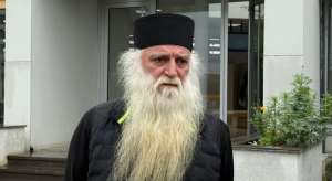 “როგორც მაშინ ასროლინა მთავრობამ ხალხს პიროტექნიკა, ახლაც მთავრობამ დაახვედრა მოჭრილი ღობე აქციის მონაწილეებს “ - არქიმანდრიტი დოროთე ყურაშვილი 4 ოქტომბერს ხელისუფლების დამხობის მცდელობაზე