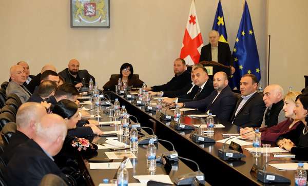 ქუთაისის მუნიციპალიტეტის საკრებულომ, რიგით მე-6 სხდომაზე დღის წესრიგით წარმოდგენილი თერთმეტი საკითხი დაამტკიცა