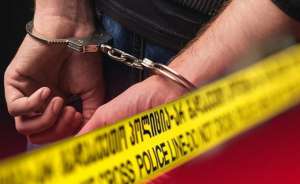 სამართალდამცველებმა ნარკოდანაშაულის ბრალდებით 2 პირი დააკავეს &ndash; ამოღებულია ნახევარ კილოგრამამდე &bdquo;კოკაინი&ldquo; და 100 გრამი &bdquo;კლეფედრონი&rdquo;