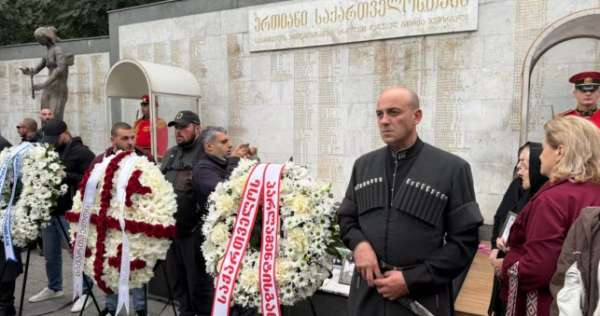 “გიერთდებით იმ ადამიანთა თავგანწირვისა და სიმამაცის გახსენებაში, რომლებმაც სიცოცხლე გაწირეს სამშობლოს დასაცავად” - აშშ-ის საელჩო