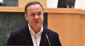 "ოპოზიცია და არასამთავრობოები გვთხოვდნენ, მიგვეღო დეოლიგარქიზაციაზე უკრაინული კანონის ანალოგი, მიხვდნენ, რომ პირველი საფრთხე კეზერაშვილს შეექმნება, ახლა პირუკუ გვამუნათებენ"- გია ცაგარეიშვილი