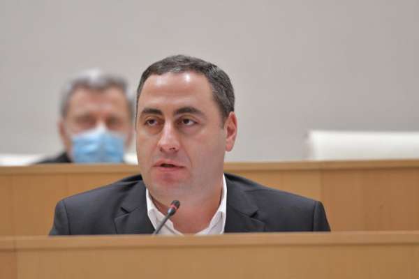 “თვლით თუ არა თქვენს თავს ნოტარიუსად? თქვენს შიშს, წულუკიანის მოყვანაზე, რამდენი ქულით შეაფასებთ? თუ ფორმალურად მაინც აპირებთ, დაიცვათ სასამართლო, ტესტი უნდა ჩააბაროთ” - გიორგი ვაშაძე მოსამართლეს