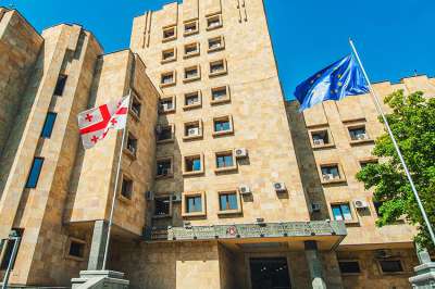 პროკურატურის ინფორმაციით, ბაჩო ახალაიას ბრალდება ჯგუფური ძალადობის ორგანიზებისა და ხელმძღვანელობის ფაქტებზე წარედგინა