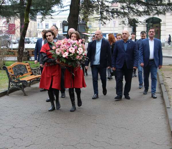 საქართველოს დამოუკიდებლობისთვის მებრძოლ გმირებს დღეს, პატივი იმერეთის მხარისა და ქალაქის ხელმძღვანელებმა მიაგეს