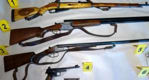 პოლიციამ დიდი რაოდენობით უკანონო ცეცხლსასროლი იარაღები და საბრძოლო მასალა ამოიღო – დაკავებულია 37 პირი