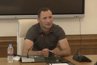 “თავდაცვის სამინისტრო შემოვიდა ვერტმფრენებით, ოპერაცია რომ დაიწყო კოდორში, მაშინ დაიწყეს სახლების დაბომბვა, მამიდაჩემი, რუსიკო გერლიანი ეზოში დაცხრილეს, რაზეც თქვეს, რომ გათვალისწინებული მსხვერპლი იყო, არაუშავსო” - თორნიკე გერლიანი
