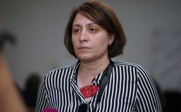 "ცოტა ღიმილისმომგვრელია ოპოზიციურ ფლანგზე &ldquo;დაპირისპირება&rdquo; არჩევნებში მონაწილეობასთან დაკავშირებით" - ელენე ხოშტარია