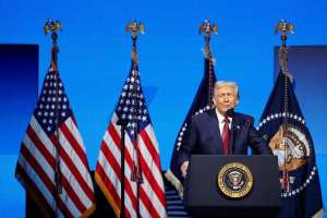 "ვიდრე თეთრ სახლში ვარ, აშშ კომუნისტური არ გახდება" - ტრამპი