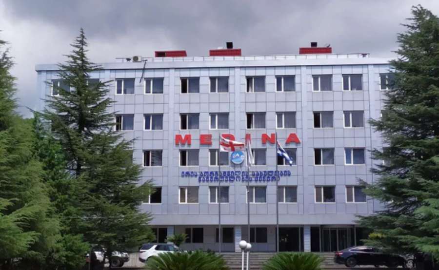 ახალშობილი, რომელიც ბათუმში, სანიტარმა კლინიკის საპირფარეშოში გააჩინა, შემდეგ კი დაზიანებები მიაყენა, გარდაიცვალა