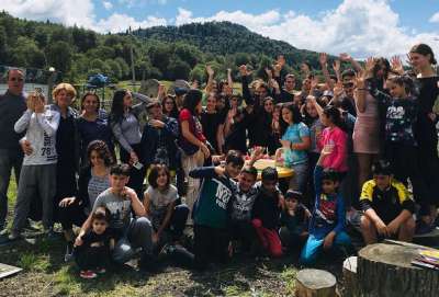 გსურს, რომ შენმა შვილმა გააუმჯობესოს ინგლისური და ამავდროულად დაუვიწყარი ზაფხული გაატაროს? - American Camp ბაკურიანში