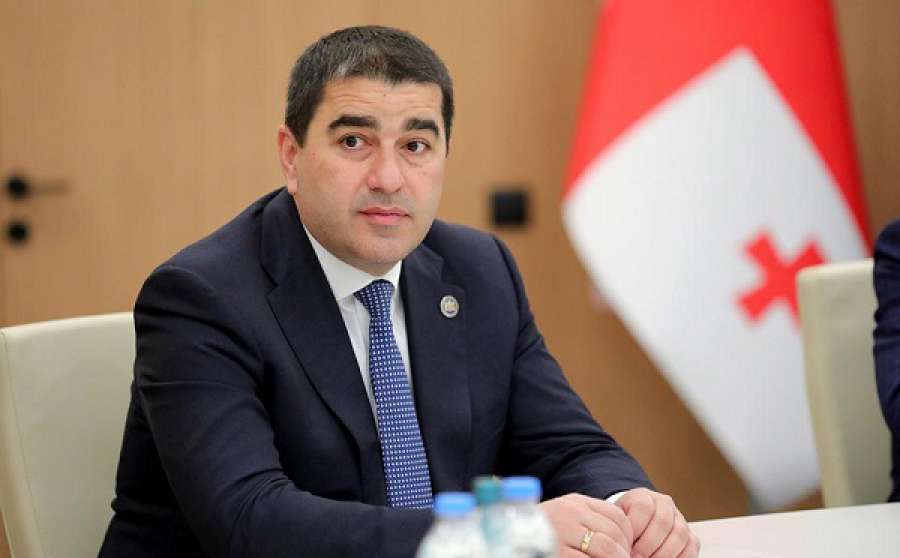 “მივმართავ ბრიტანეთის საელჩოს, გაასაჯაროოს, ვის და რა თანხით აფინანსებდა 2024 წლის საპარლამენტო არჩევნებთან დაკავშირებით და ვის და რა თანხით აფინანსებს დღეს” – შალვა პაპუაშვილი
