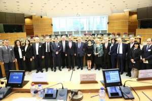 &ldquo;2016 წლის 14 აპრილს მიიღეს გადაწყვეტილება/რეკომენდაცია, რომ საქართველომ მიიღოს უვიზო მიმოსვლა ევროპასთან, ამ რეკომენდაციას მხარი არ დაუჭირეს &bdquo;ერთიანი ნაციონალური მოძრაობის&ldquo; წევრებმა &ndash; გიორგი კანდელაკმა და ტარიელ ლონდარიძემ&rdquo; - დავით ბაქრაძე