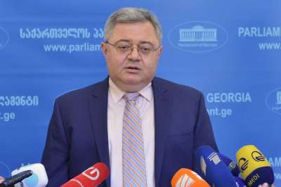 "დეოლიგარქიზაციას თუ ჰქვია დებიძინიზაცია, დეპოლარიზაციას ჰქვია დეკობახიზაცია"