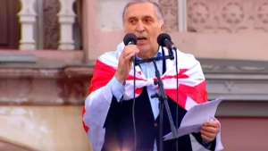 პაატა ბურჭულაძემ თავისუფლების მოედანზე მიმდინარე აქციაზე დეკლარაცია წაიკითხა