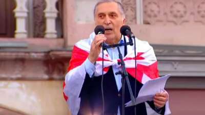 პაატა ბურჭულაძემ თავისუფლების მოედანზე მიმდინარე აქციაზე დეკლარაცია წაიკითხა