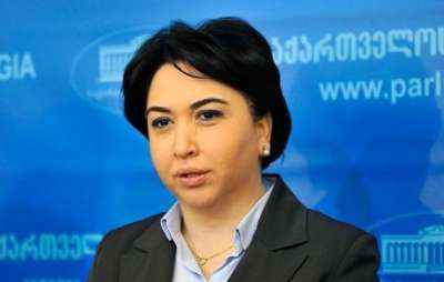 "ნუ დაითვლით კოლეგებო, რამდენი ადამიანი დგას რუსთაველის გამზირზე"-ეკა ბესელია