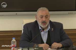 &ldquo;2009 წლის 5 მაისს ზარი შემომივიდა, კინო საქართველოსთან დამიბარეს, მივედი, თან ვაკვირდები ვითარებას, რომ გზაზე არ გადაადგილდება ტრანსპორტი, ვერტმფრენი ამოიწია, ადამიანები გადმორბიან, თურმე მე მიჭერენ&rdquo; - კობა კობალაძე