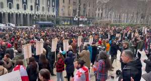პარლამენტის შენობასთან &bdquo;ხალხის ძალის&ldquo; მიერ ინიცირებული კანონპროექტების წინააღმდეგ აქცია მიმდინარეობს