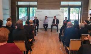 პრემიერი - სახელმწიფო თავის თავს გამოხატავს მასწავლებლით, ექიმით, კეთილსინდისიერი სამართალდამცველით, იმისთვის, რომ შეასრულოს თავისი პოზიტიური სოციალური ფუნქცია