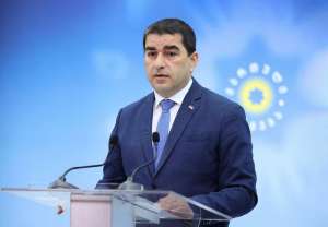 &ldquo;ქალბატონი ლომჯარია მოუწოდებდა სხვებს გზის გადაკეტვაზე და თვითონ ტროტუარს არ ჩაცილებულა, ესეც საინტერესო მომენტია &ndash; როგორ წირავენ ადამიანებს სასჯელისთვის&rdquo; &ndash; პაპუაშვილი