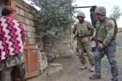 "კეთილი იყოს თქვენი მობრძანება თქვენს სახლში“ - სომეხი მოქალაქე აზერბაიჯანელ ჯარისკაცებს მიმართავს (ვიდეო)