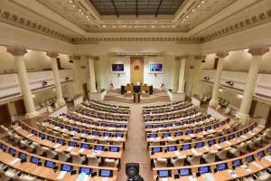 ვინ დაიკავებს საპარლამენტო თანამდებობებს მეათე მოწვევის პარლამენტში