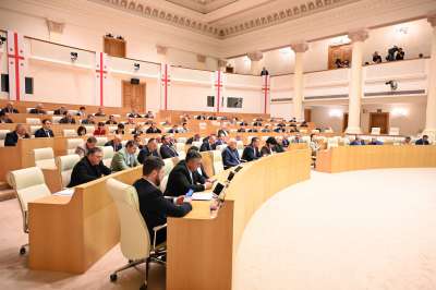 პარლამენტმა პარტია &bdquo;გახარია საქართველოსთვის&ldquo; 12 წევრის უფლებამოსილება ცნო