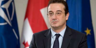 "აბა, ჩვენ უნდა ჩავსულიყავით ამერიკაში?.. ელჩი იქ რას აკეთებს?&ldquo; - ბაქრაძის განცხადებას აბსურდი და უმეცრება უწოდეს