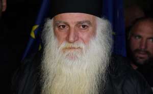 ,,პირველ რიგში, მე უნდა დავეცავი მეუფე შიოს სხვა ეპისკოპოსისგან, როცა ის მე მწვალებელს მეძახის, მაგრამ ამას არ აკეთებს"- დოროთე ყურაშვილი