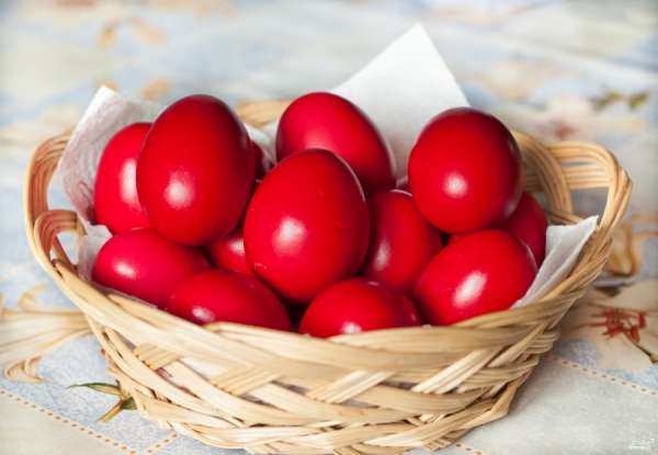 რატომ ვღებავთ კვერცხს წითელ პარასკევს? - კვერცხის წითლად შეღებვის ტრადიცია