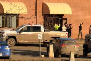 კანადის ერთ-ერთ სკოლაში შეჭრილი შეიარაღებული თავდამსხმელი, რომელმაც რამდენიმე ადამიანი მოკლა, 18 წლის ტრანსგენდერი აღმოჩნდა