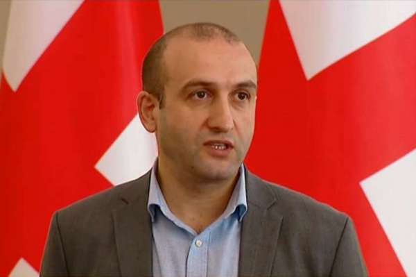 &quot;მგონია, რომ ქალბატონი სალომე ზურაბიშვილი გავიდა პენსიაზე და, უბრალოდ, ერთობა როგორც შეუძლია&quot; - იაგო ხვიჩია