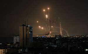 ისრაელის საგანგებო სიტუაციების სააგენტოს ცნობით, სარაკეტო თავდასხმების შედეგად, სულ მცირე, 17 დაშავდა