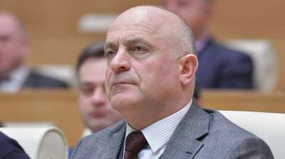 “მე, როცა სამშობლოს იარაღით ხელში ვიცავდი, თქვენ საცხოვრებელი სახლისა და ლუკმა პურის გარეშე ტოვებდით ჩვენს მოქალაქეებს – თქვენი განცხადება ჩხოროწყუელებისთვის არის დამამცირებელი და გირჩევდით მათ წინაშე ბოდიშის მოხდას” - ჯუმბერ იზორია მამუკა ხაზარაძეს