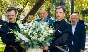 "ჩვენ ვართ ერთნი და ჩვენ ერთმანეთს აუცილებლად დავიბრუნებთ" - ზვიად შალამბერიძე