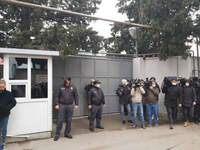 ახალი ჩიხი მოლაპარაკებებში და განხეთქილება ოპოზიციაში