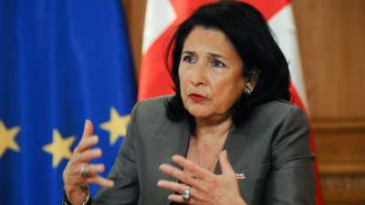 "თქვენ საქართველოს მოსახლეობას უნდა დაანახოთ სტაბილურობა, რომ საქართველო მარტო არაა"- პრეზიდენტი ევროკავშირის ელჩებს