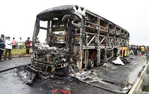 ინდოეთში სამგზავრო ავტობუსში ხანძარი გაჩნდა &ndash; დაიღუპა, სულ მცირე, 25 ადამიანი