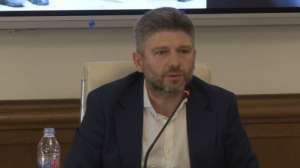 &ldquo;ჯერ გარეთ დაგვასისხლიანეს, სასიკვდილოდ გაგვიმეტეს, მერე შეგვათრიეს სამმართველოს შენობაში, ოღონდ ჯერ ეზოში დერეფანს მოაწყობდნენ, სადაც 40 ადამიანი იდგა ხელკეტებით და სათითაოდ ყველა გვირტყამდა&rdquo; - დაჩი ცაგურია 2009 წლის 15 ივნისის დარბევაზე