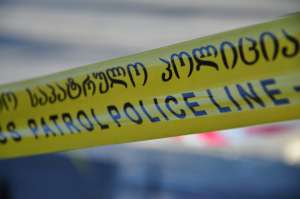 ხელვაჩაურში 21 წლის ნასვამმა მამაკაცმა თანატოლი დანით დაჭრა და შემთხვევის ადგილიდან მიიმალა – შსს-ს მიერ დაკავებულ პირს 7 წლამდე პატიმრობა ემუქრება