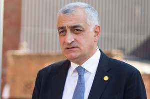 “ყველაფერი პირადი უკან უნდა გადავწიოთ და ვიფიქროთ ერთობლივ ბრძოლაზე, „ლელო-ძლიერი საქართველოსა“ და გახარიას გუნდებს შორის მემორანდუმი სწორედ ამის დასტურია” – ხაზარაძე