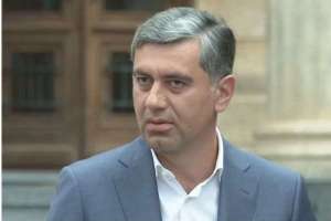 &quot;რა გინდათ შვილო ბანკში... აქვე, ყოველი ფეხის ნაბიჯზე კაი ნასუქი მღდვლების ბინები დაილია?&quot;