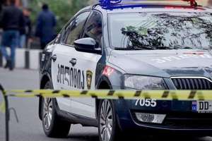 საპატრულო პოლიციამ ცეცხლსასროლი იარაღის უკანონო შეძენა-შენახვა-ტარების, პოლიციელის მიმართ წინააღმდეგობის გაწევისა და ცრუ ინფორმაციის მიწოდების ფაქტებზე 3 პირი დააკავა