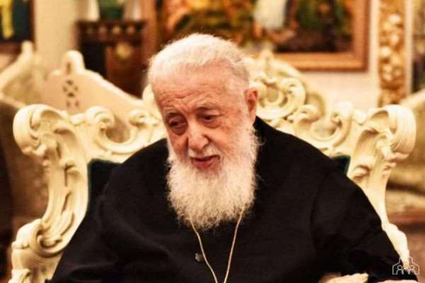 “არქიმანდრიტ ილიას ეპისკოპოსის სიტყვიერი შეურაცხყოფისა და ეკლესიის იერარქებისადმი ცილისმწამებლური განცხადებებისათვის აეკრძალოს მღვდელმოქმედების უფლება, ვიდრე არ გამოავლენს გულწრფელ სინანულს” – ილია მეორე