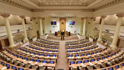 საკანონმდებლო პაკეტი, რომლის მიხედვითაც, საერთაშორისო დონორი ორგანიზაციები გრანტს მთავრობის თანხმობის გარეშე ვეღარ გასცემენ, პარლამენტმა პირველი მოსმენით მიიღო