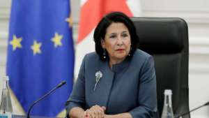 "შობას ვულოცავ ყველას, ვინც მაცხოვრის დაბადებას ზეიმობს" - სალომე ზურაბიშვილი