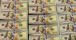 “ბრალდებულმა 7 400 აშშ დოლარის ოდენობის ყალბი კუპიურები გაასაღა” – უცხო ქვეყნის მოქალაქეს ბრალდება წარედგინა